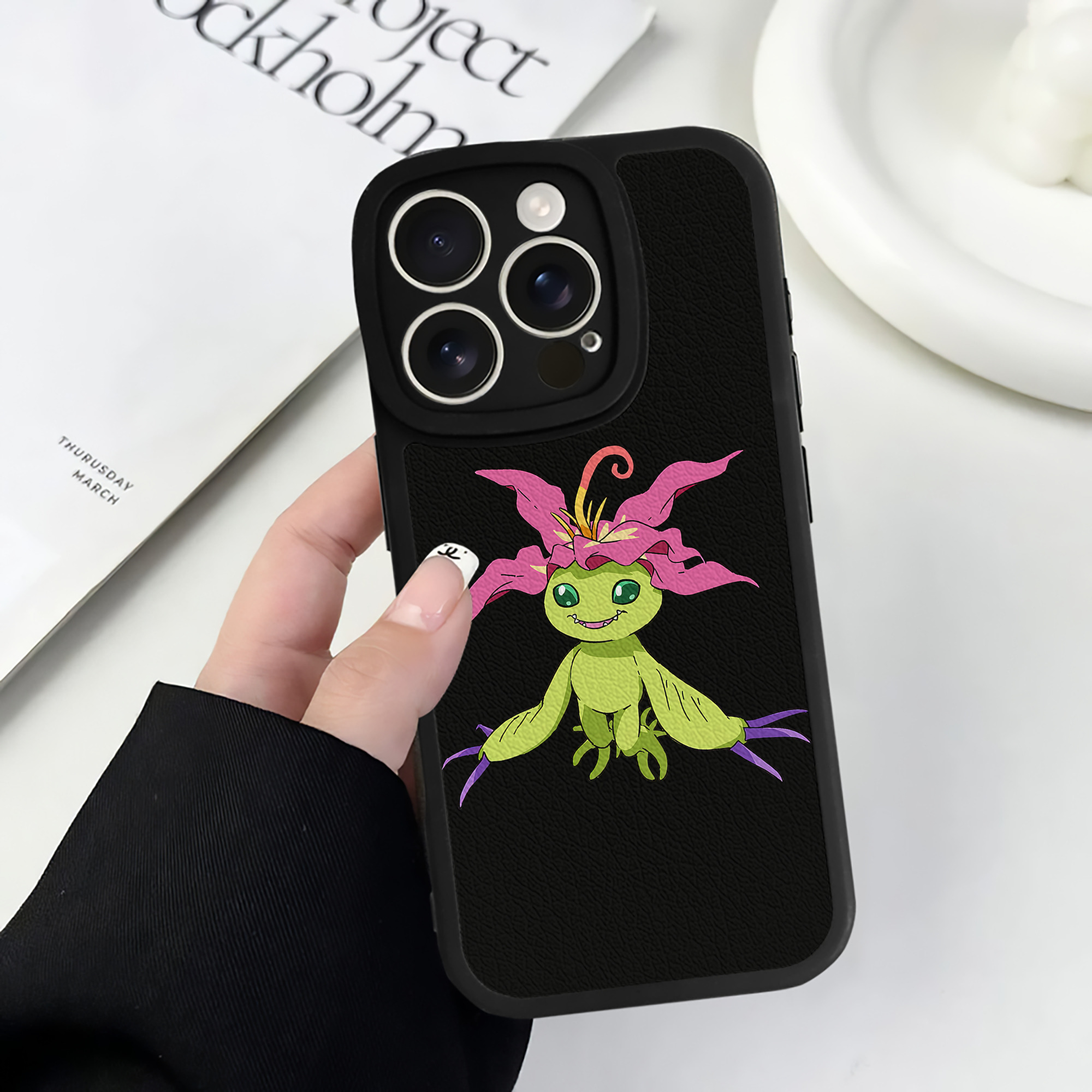 （画像用） Digimon デジタルモンスター/デジモン 【iPhone 16シリーズ対応】シリコンスマホケース（レザー調） 材質：シリコン